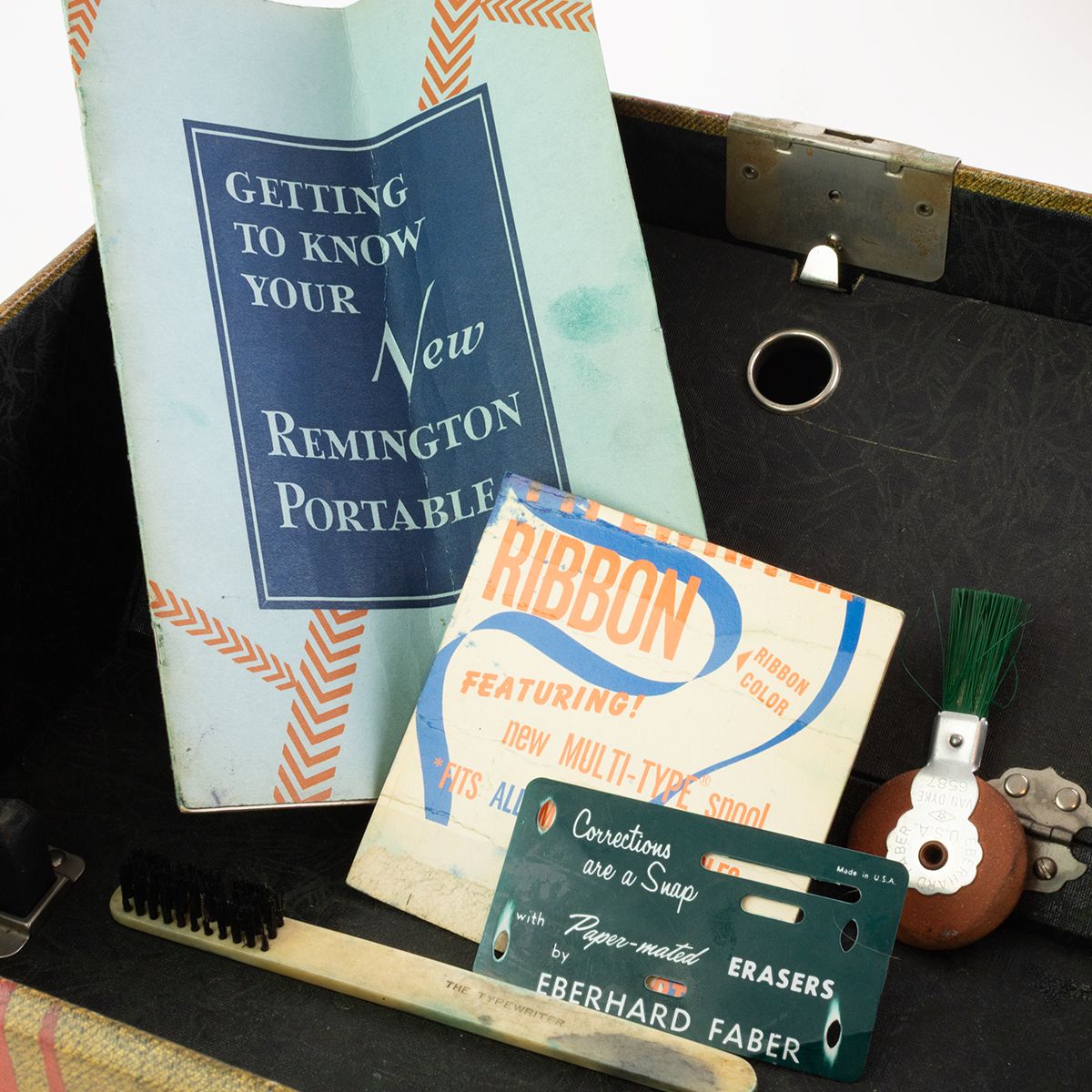 remington portable green typewriter (1931) remington portable green typewriter (1931)