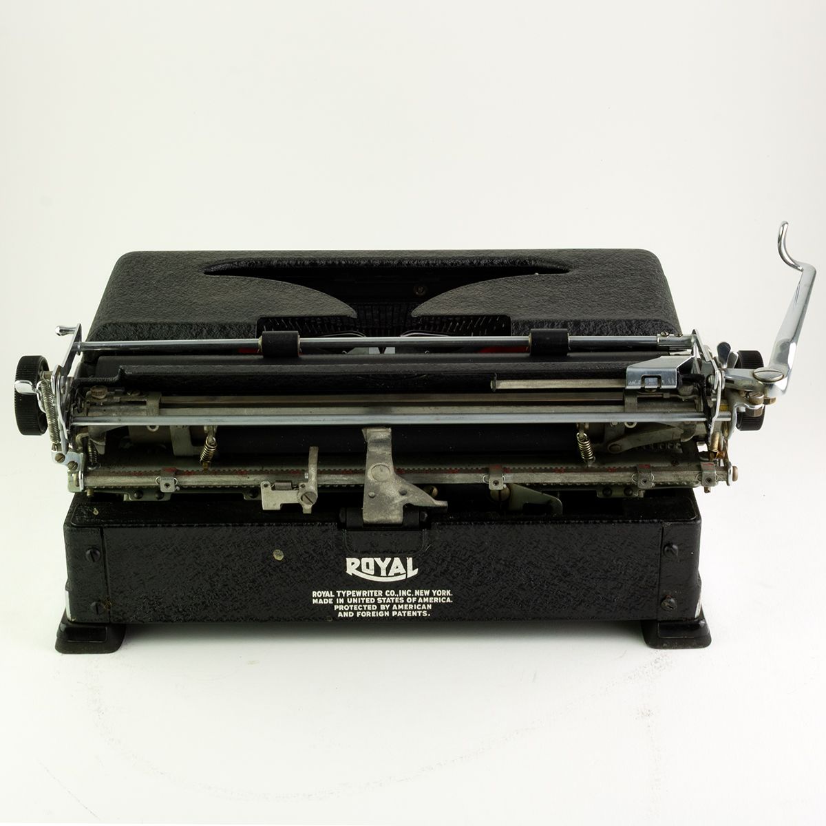 royal de luxe black and chrome typewriter (1936) royal de luxe black and chrome typewriter (1936)