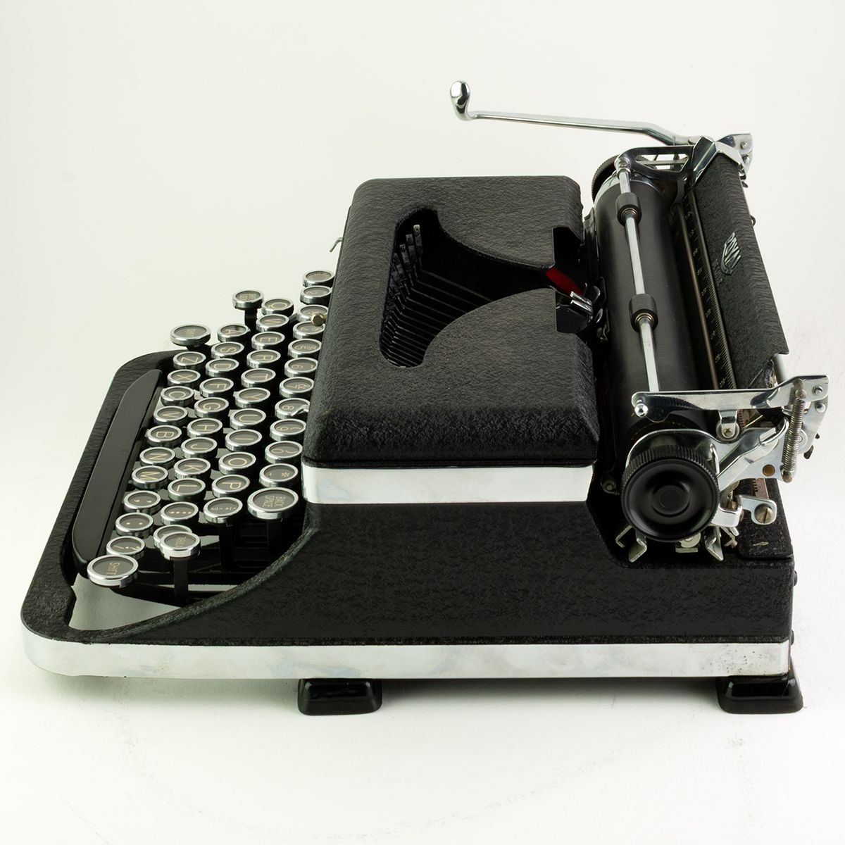 royal de luxe black and chrome typewriter (1936) royal de luxe black and chrome typewriter (1936)