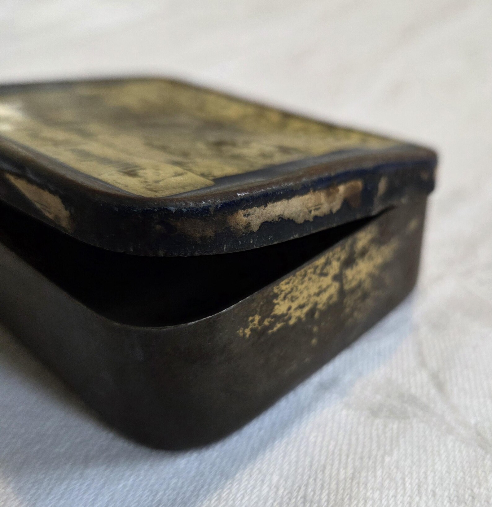 hudson's bay company — fort garry smoking tobacco tin hudson's bay company — fort garry smoking tobacco tin