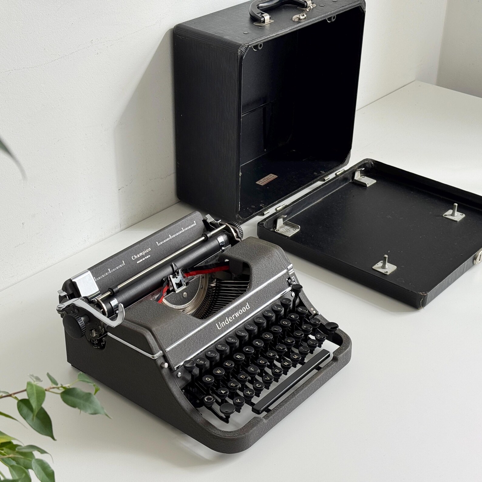 underwood champion typewriter | 1940s usa | elite typeface 12 cpi | fully serviced | original case underwood champion typewriter | 1940s usa | elite typeface 12 cpi | fully serviced | original case