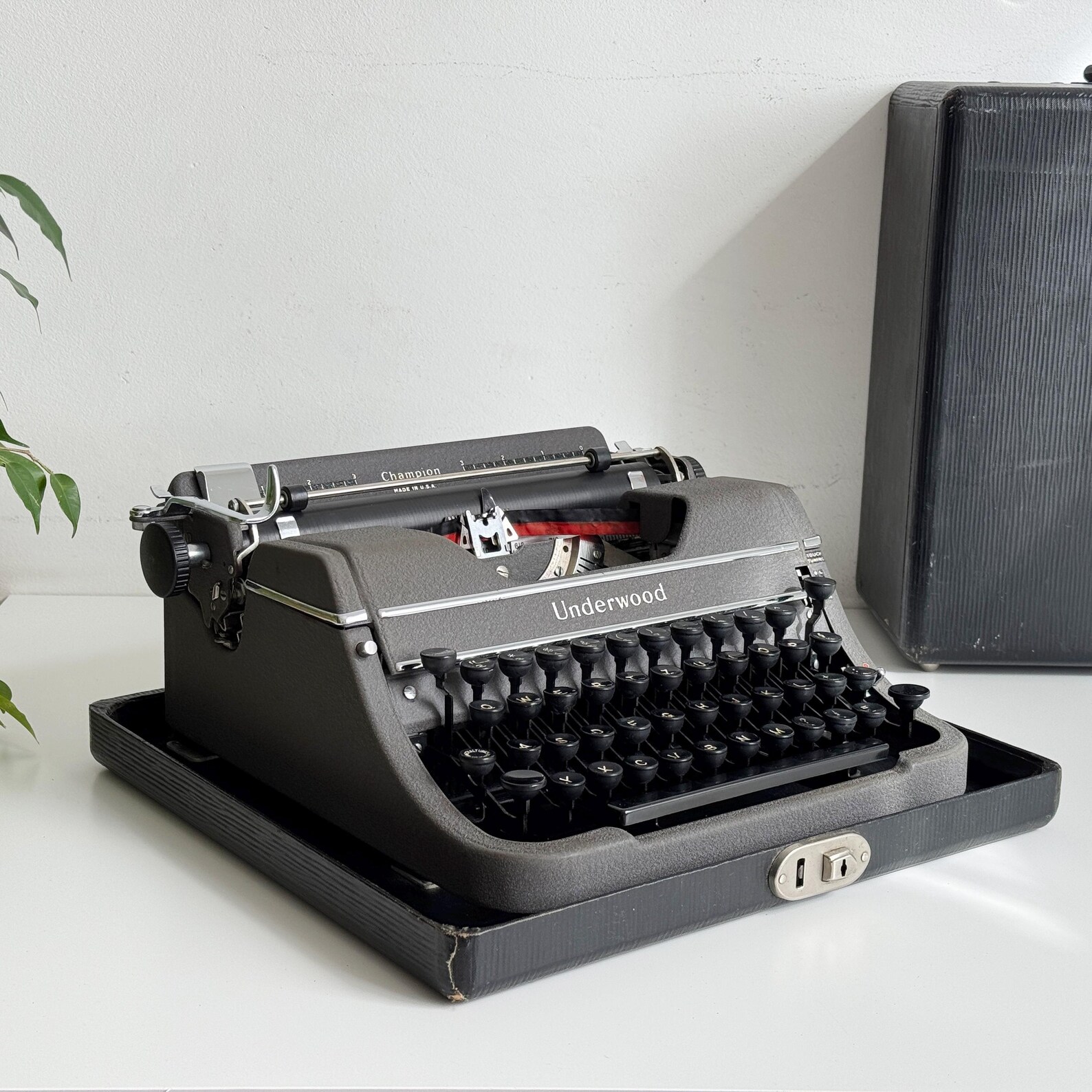 underwood champion typewriter | 1940s usa | elite typeface 12 cpi | fully serviced | original case underwood champion typewriter | 1940s usa | elite typeface 12 cpi | fully serviced | original case