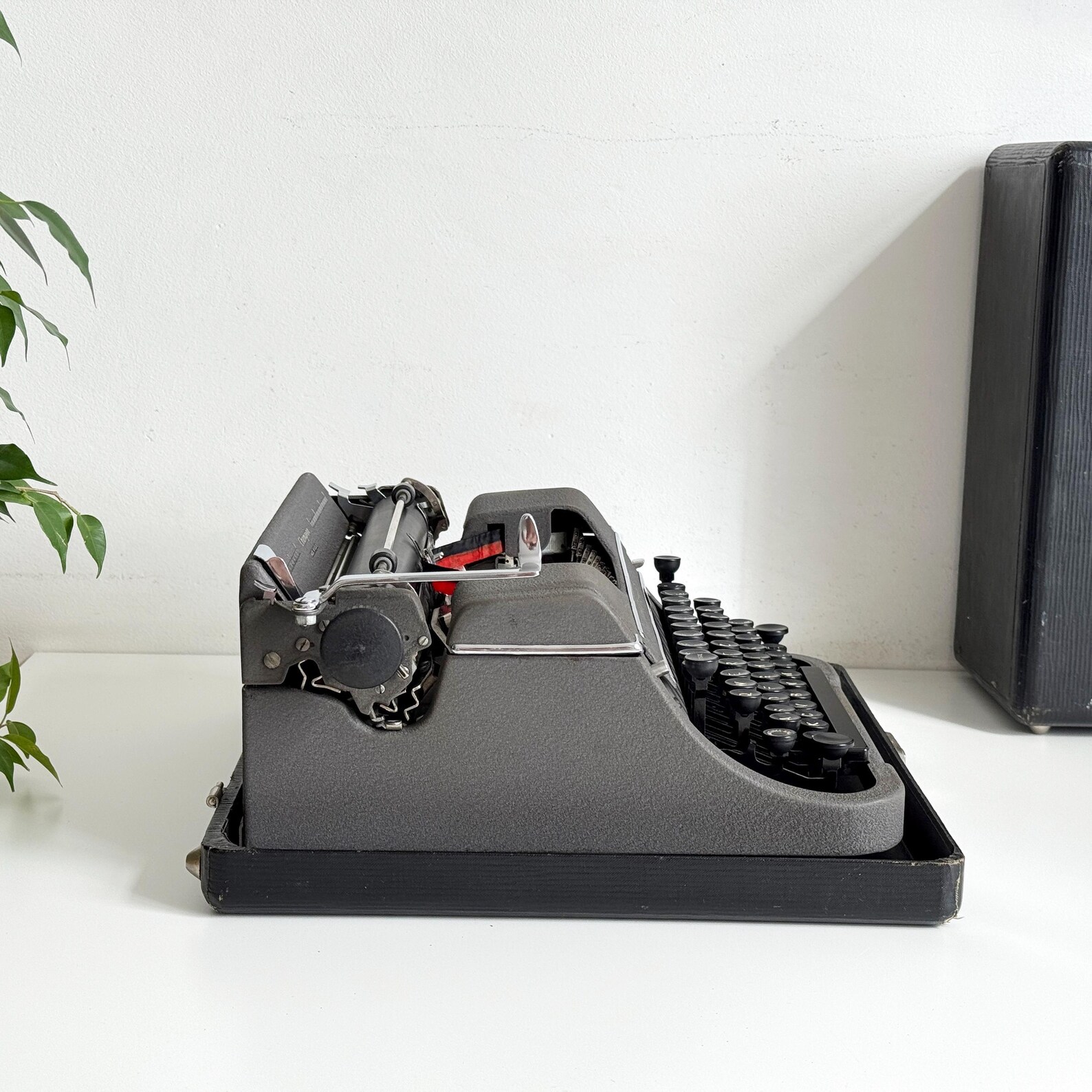underwood champion typewriter | 1940s usa | elite typeface 12 cpi | fully serviced | original case underwood champion typewriter | 1940s usa | elite typeface 12 cpi | fully serviced | original case