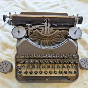 corona 4 gray portable typewriter, 1928, types like a charm.