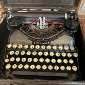 corona 4 portable typewriter from the 1920’s