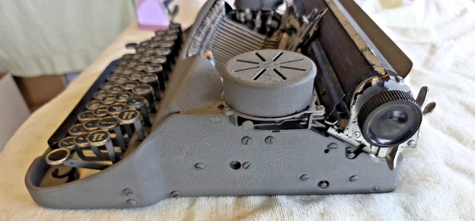 corona 4 gray portable typewriter, 1928, types like a charm. corona 4 gray portable typewriter, 1928, types like a charm.
